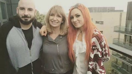 A picture of Gondzo de Mondo with his mother and sister Becky Lynch.